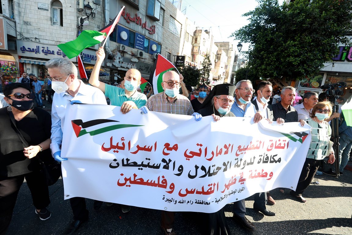 جانب من المسيرة التي جابت شوارع مدينة رام الله "وفا"