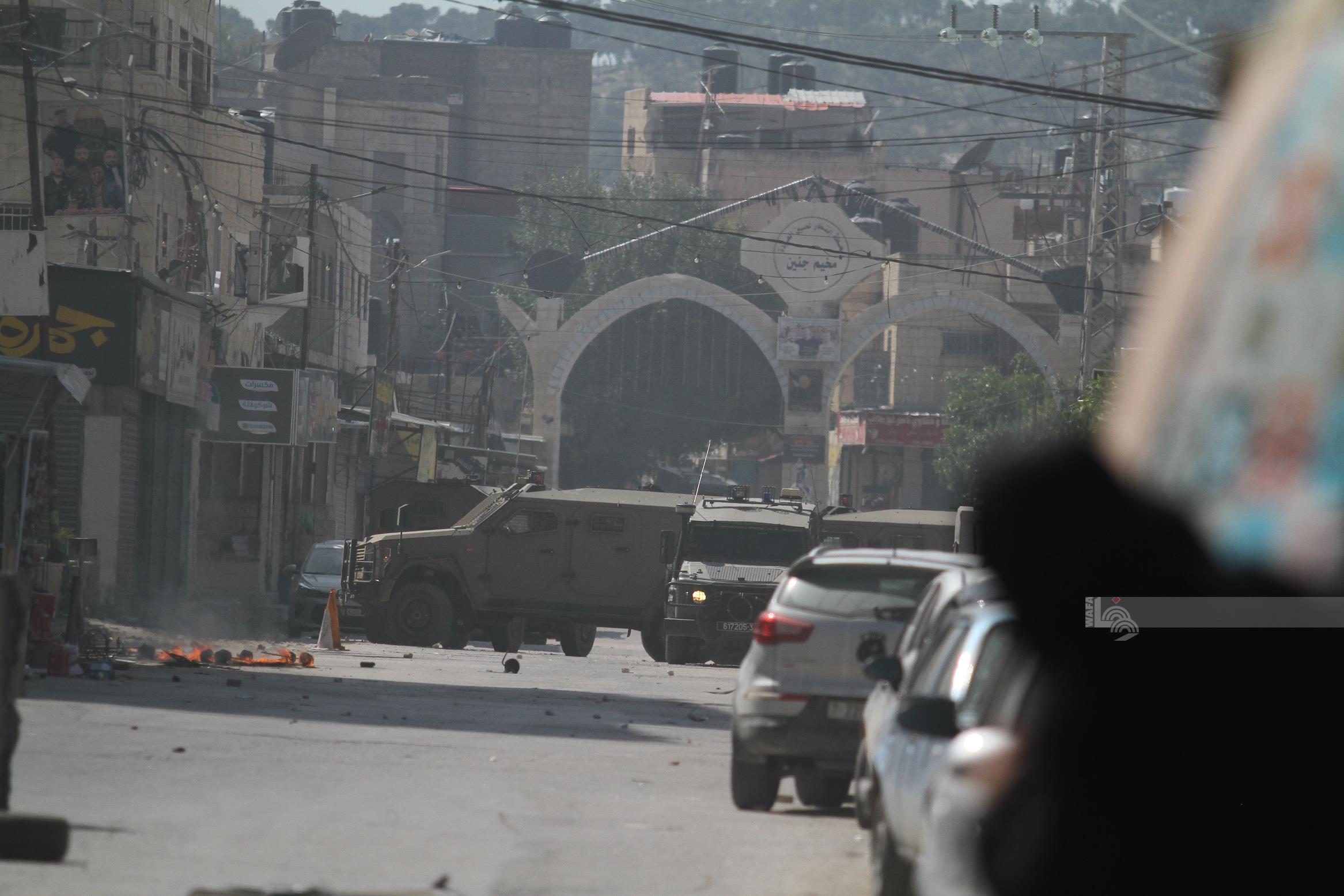 قوات الاحتلال خلال اقتحامها مخيم جنين (تصوير: عدي دعيبس/ وفا)