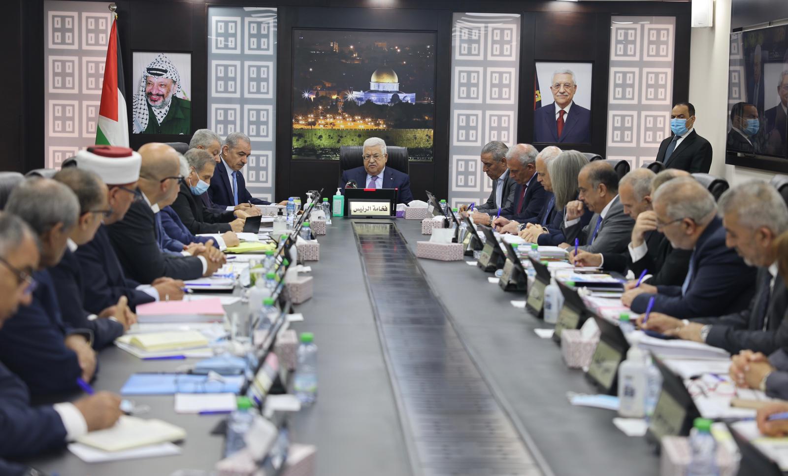 الرئيس خلال ترؤسه  جلسة مجلس الوزراء