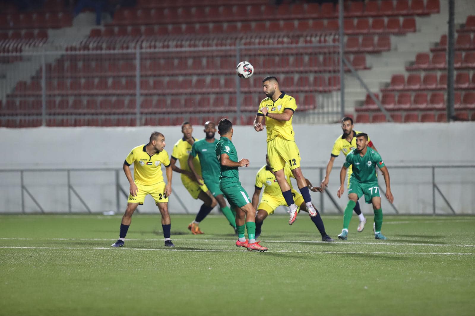 جانب من مباراة "مركز بلاطة" و"شباب الظاهرية" على استاد الشهيد فيصل الحسيني في بلدة الرام 