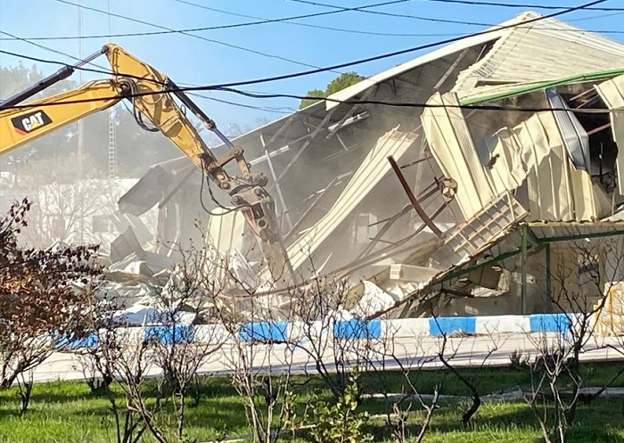 خلال هدم مقر الأونروا بالقدس (المصدر: محافظة القدس)