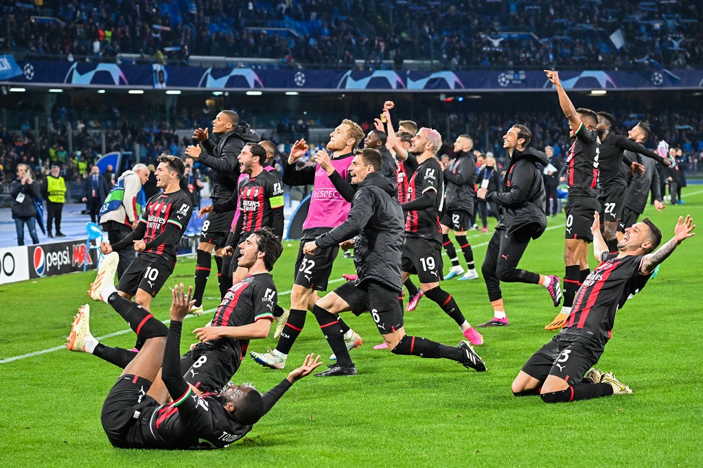 فرحة "ميلان" الإيطالي بالتأهل إلى الدور نصف النهائي من دوري أبطال أوروبا للمرة الأولى منذ 16 عاما (تصوير: أ ف ب)