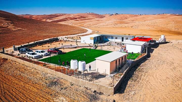 مدرسة أم قصة الأساسية المختلطة المهددة بالهدم من الاحتلال