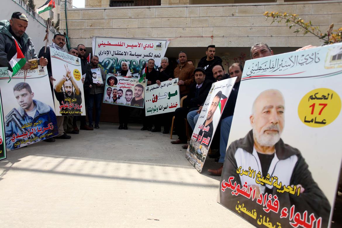 جانب من الوقفة (عدسة: سمر بدر/ وفا) جانب من الوقفة (عدسة: سمر بدر/ وفا)