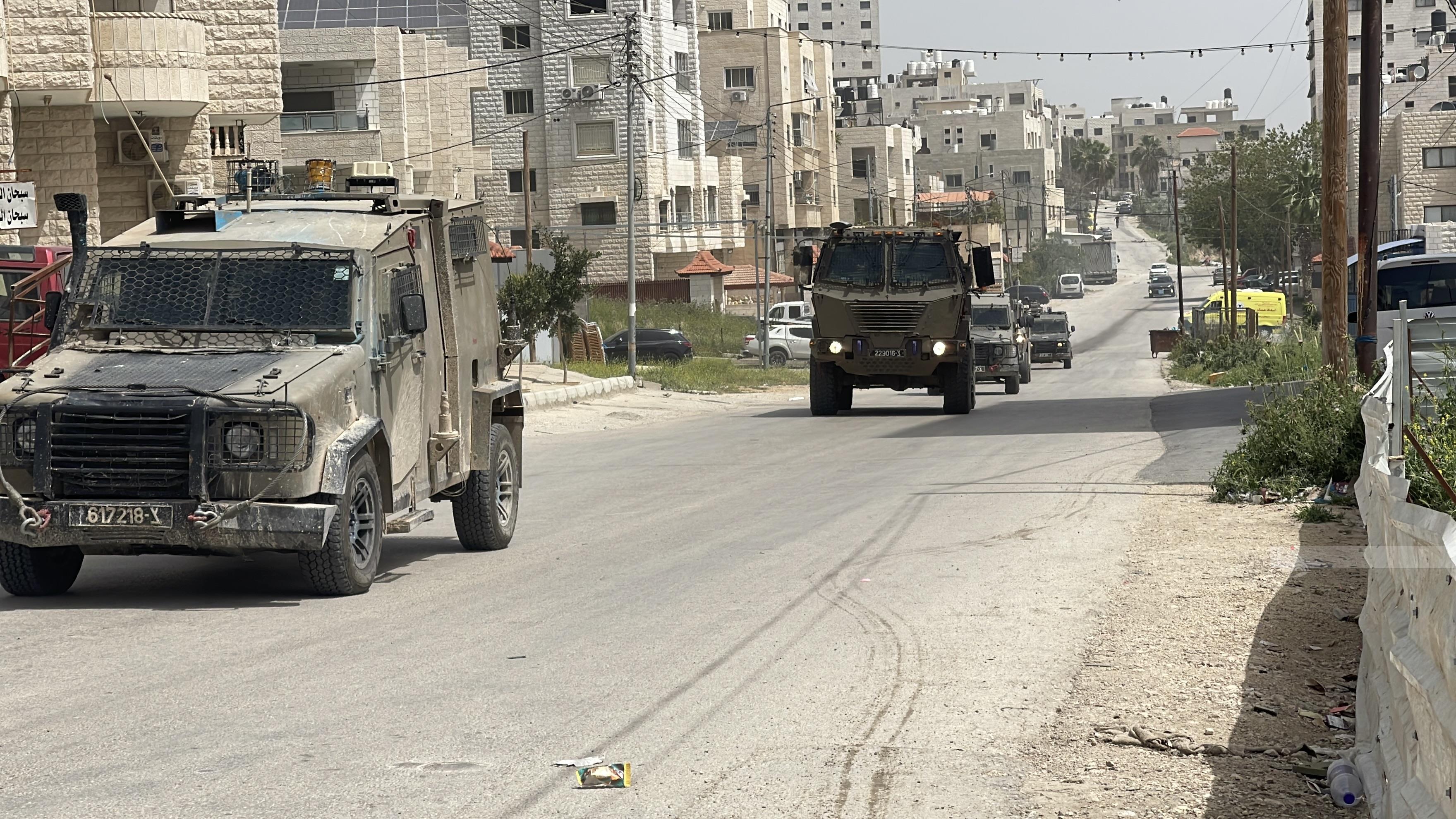 قوات الاحتلال خلال اقتحامها المنطقة الشرقية من مدينة نابلس (تصوير: أيمن نوباني/ وفا)