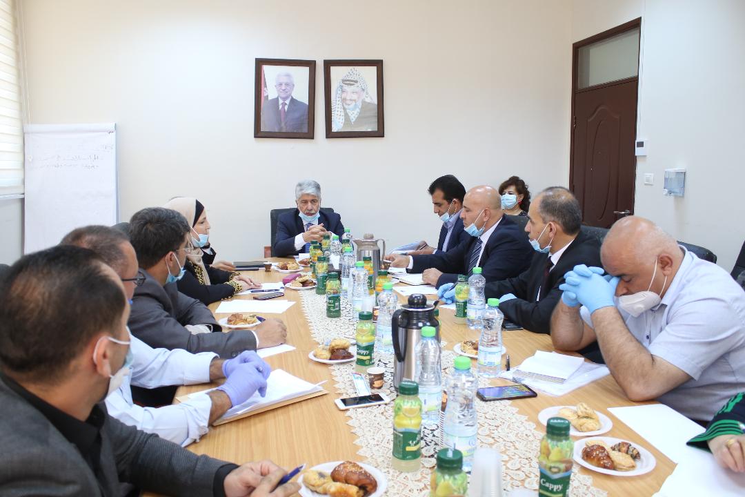 خلال الاجتماع