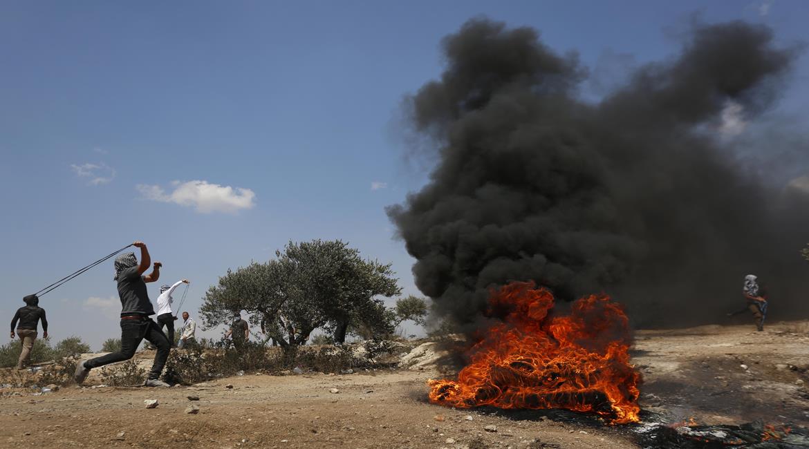 صورة أرشيفية للمواجهات في بلدة بيتا.