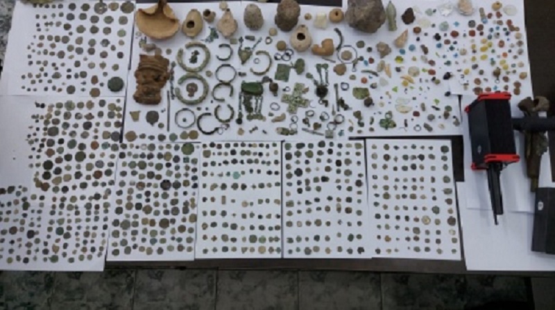 قطع أثرية ضبطتها الشرطة في محافظة نابلس