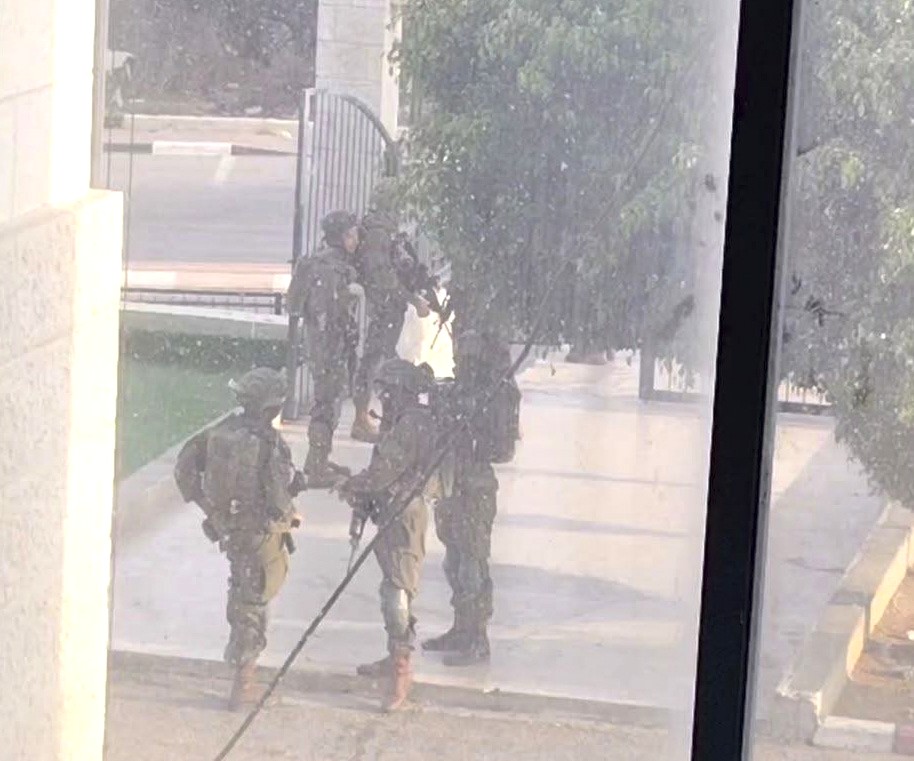 جانب من اقتحام قوات الاحتلال مستشفى الشهيد ياسر عرفات في مدينة سلفيت