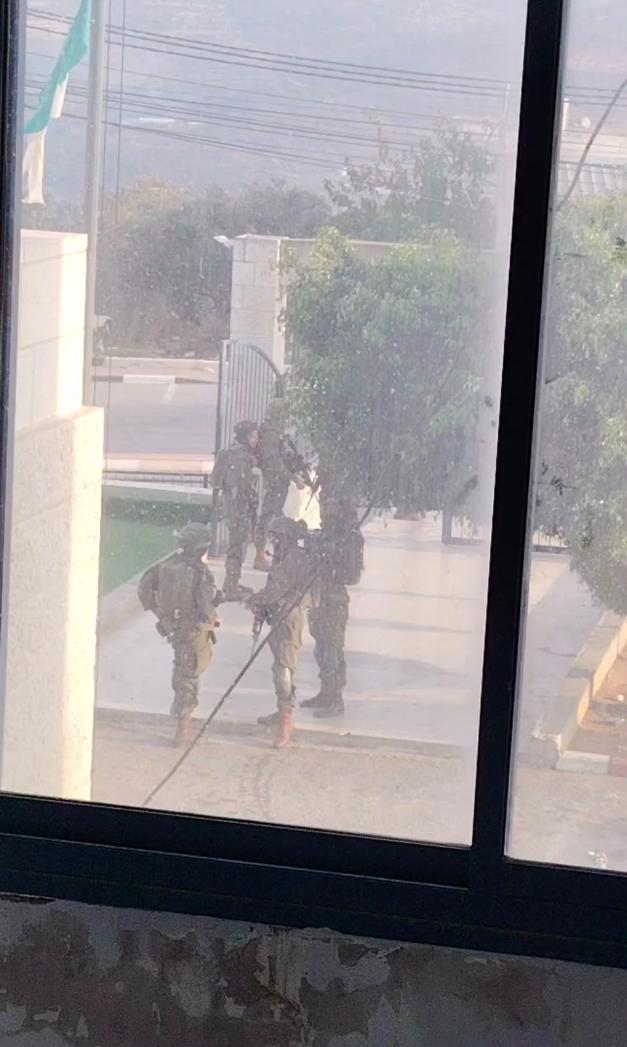 جانب من اقتحام قوات الاحتلال مستشفى الشهيد ياسر عرفات في مدينة سلفيت