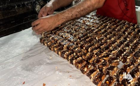 حلوى الحلقوم حاضرة في العيد بغزة رغم الدمار حلوى الحلقوم حاضرة في العيد بغزة رغم الدمار