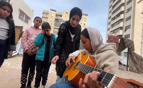 رولا توظّف الموسيقى لمساعدة أطفال غزة بعد الحرب رولا توظّف الموسيقى لمساعدة أطفال غزة بعد الحرب