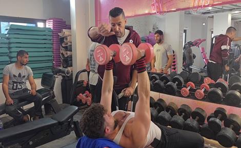 محمد صقر يعود للتدريب بعد بتر ساقه محمد صقر يعود للتدريب بعد بتر ساقه