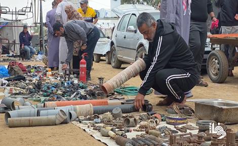 سوق الخردة يجتذب النازحين في خان يونس سوق الخردة يجتذب النازحين في خان يونس