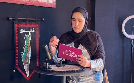 ستوديو من خشب صناديق المساعدات في غزة ستوديو من خشب صناديق المساعدات في غزة