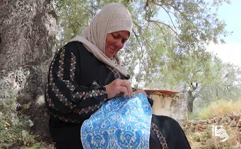 حارسة الثوب الفلسطيني حارسة الثوب الفلسطيني