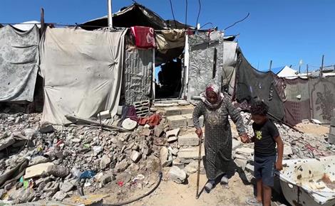 نازحون يستعدون لاستقبال الشتاء في شمال غزة نازحون يستعدون لاستقبال الشتاء في شمال غزة